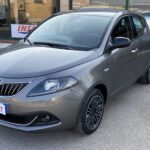 LANCIA YPSILON 1.0 FIREFLY 70 CV HYBRID S&S ECOCHIC SILVER full